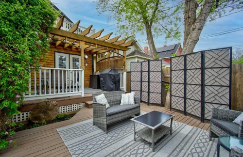 616 9 Avenue Ne, Calgary, AB - Outdoor With Deck Patio Veranda