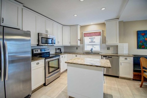 616 9 Avenue Ne, Calgary, AB - Indoor Photo Showing Kitchen With Stainless Steel Kitchen With Upgraded Kitchen