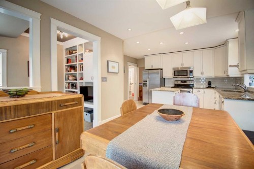 616 9 Avenue Ne, Calgary, AB - Indoor Photo Showing Kitchen With Double Sink