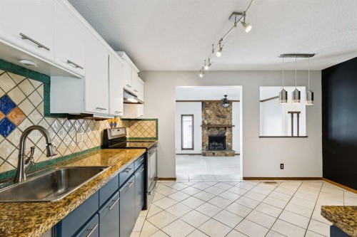145 Alpine Crescent Se, Airdrie, AB - Indoor Photo Showing Kitchen