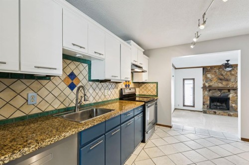 145 Alpine Crescent Se, Airdrie, AB - Indoor Photo Showing Kitchen