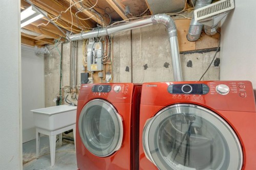 145 Alpine Crescent Se, Airdrie, AB - Indoor Photo Showing Laundry Room