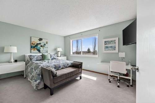 213 Citadel Gardens Nw, Calgary, AB - Indoor Photo Showing Bedroom