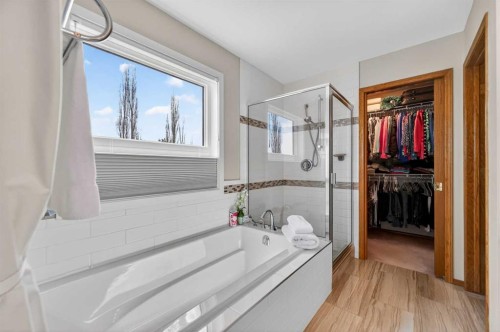 213 Citadel Gardens Nw, Calgary, AB - Indoor Photo Showing Bathroom