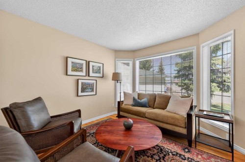 213 Citadel Gardens Nw, Calgary, AB - Indoor Photo Showing Living Room