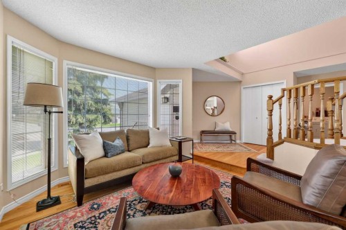 213 Citadel Gardens Nw, Calgary, AB - Indoor Photo Showing Living Room
