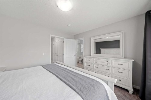 39 Heritage Boulevard, Cochrane, AB - Indoor Photo Showing Bedroom