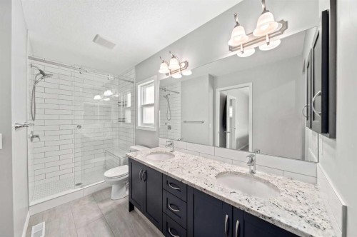 39 Heritage Boulevard, Cochrane, AB - Indoor Photo Showing Bathroom