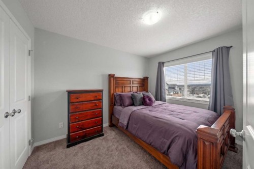 39 Heritage Boulevard, Cochrane, AB - Indoor Photo Showing Bedroom