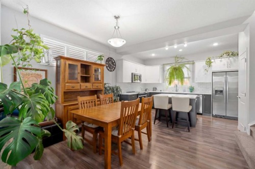 39 Heritage Boulevard, Cochrane, AB - Indoor Photo Showing Dining Room