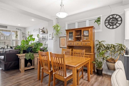 39 Heritage Boulevard, Cochrane, AB - Indoor Photo Showing Dining Room