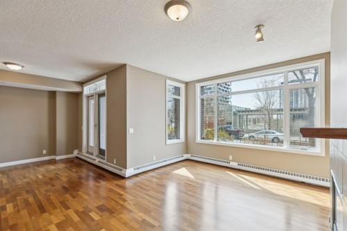 108-990 Centre Avenue Ne, Calgary, AB - Indoor Photo Showing Other Room