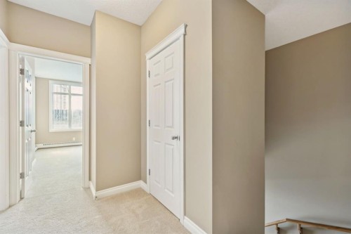 108-990 Centre Avenue Ne, Calgary, AB - Indoor Photo Showing Other Room