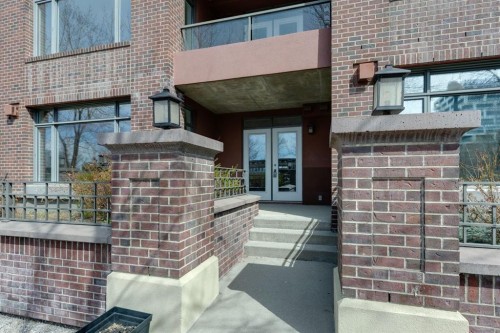 108-990 Centre Avenue Ne, Calgary, AB - Outdoor