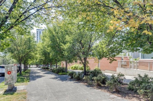 108-990 Centre Avenue Ne, Calgary, AB - Outdoor