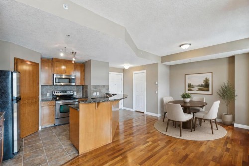 108-990 Centre Avenue Ne, Calgary, AB - Indoor