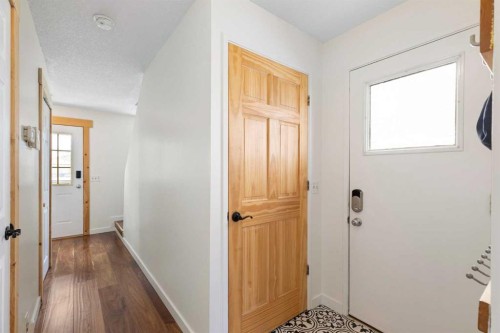 84 Abingdon Crescent Ne, Calgary, AB - Indoor Photo Showing Other Room