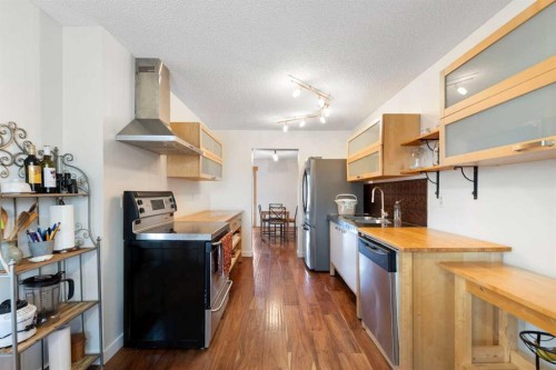 84 Abingdon Crescent Ne, Calgary, AB - Indoor Photo Showing Kitchen