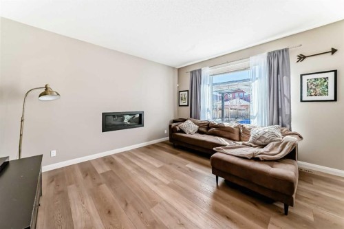 367 Evanspark Gardens Nw, Calgary, AB - Indoor Photo Showing Living Room