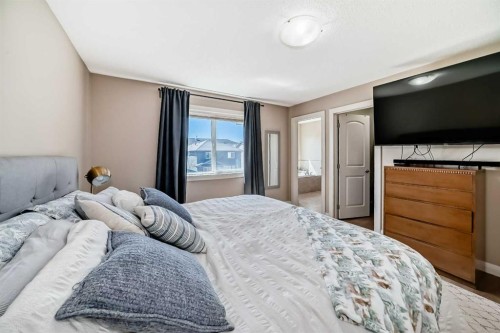 367 Evanspark Gardens Nw, Calgary, AB - Indoor Photo Showing Bedroom
