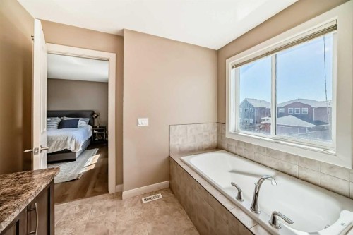 367 Evanspark Gardens Nw, Calgary, AB - Indoor Photo Showing Bathroom