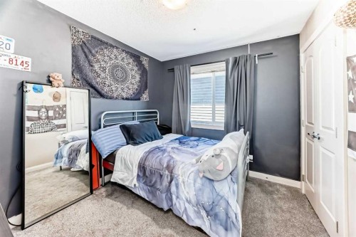 367 Evanspark Gardens Nw, Calgary, AB - Indoor Photo Showing Bedroom