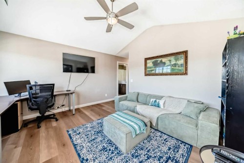 367 Evanspark Gardens Nw, Calgary, AB - Indoor Photo Showing Living Room