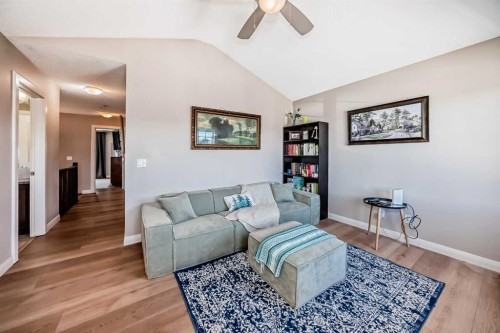 367 Evanspark Gardens Nw, Calgary, AB - Indoor Photo Showing Living Room