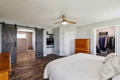98 Sierra Nevada Green Sw, Calgary, AB - Indoor Photo Showing Bedroom