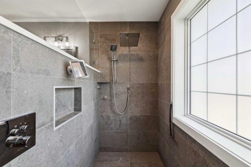 98 Sierra Nevada Green Sw, Calgary, AB - Indoor Photo Showing Bathroom