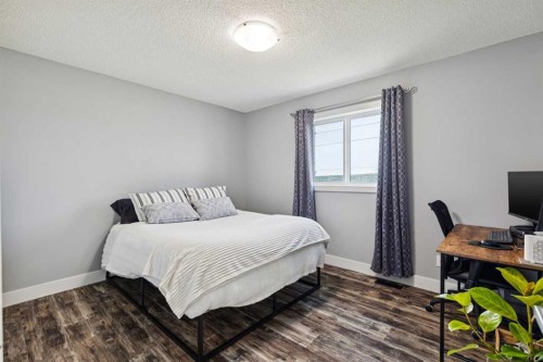 98 Sierra Nevada Green Sw, Calgary, AB - Indoor Photo Showing Bedroom