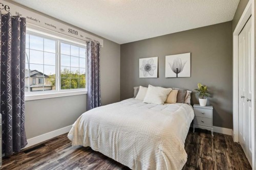 98 Sierra Nevada Green Sw, Calgary, AB - Indoor Photo Showing Bedroom