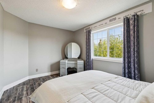 98 Sierra Nevada Green Sw, Calgary, AB - Indoor Photo Showing Bedroom