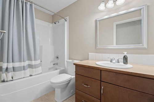 31 Brightondale Close Se, Calgary, AB - Indoor Photo Showing Bathroom