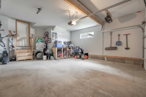 31 Brightondale Close Se, Calgary, AB - Indoor Photo Showing Garage