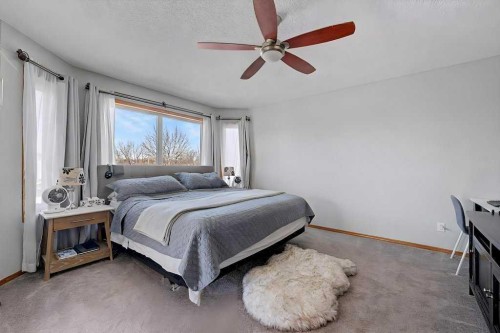 450 Douglas Glen Boulevard Se, Calgary, AB - Indoor Photo Showing Bedroom