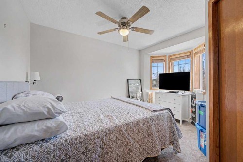 450 Douglas Glen Boulevard Se, Calgary, AB - Indoor Photo Showing Bedroom