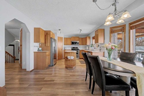 450 Douglas Glen Boulevard Se, Calgary, AB - Indoor Photo Showing Dining Room