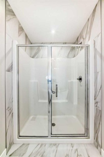 55 Silver Spruce Grove Sw, Calgary, AB - Indoor Photo Showing Bathroom