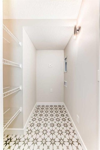 55 Silver Spruce Grove Sw, Calgary, AB - Indoor