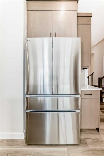 55 Silver Spruce Grove Sw, Calgary, AB - Indoor Photo Showing Kitchen
