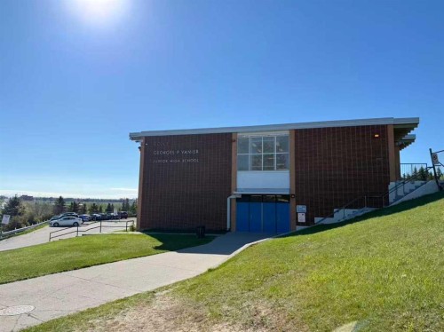 619 Merrill Drive Ne, Calgary, AB - Outdoor