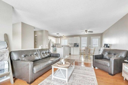 1905 Strathcona Terrace, Strathmore, AB - Indoor Photo Showing Living Room