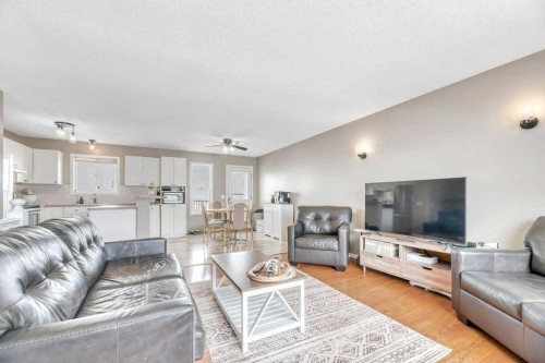 1905 Strathcona Terrace, Strathmore, AB - Indoor Photo Showing Living Room