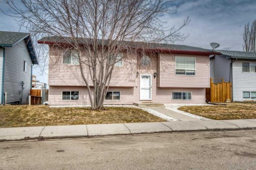 1905 Strathcona Terrace  Strathmore, AB T1P 1S1