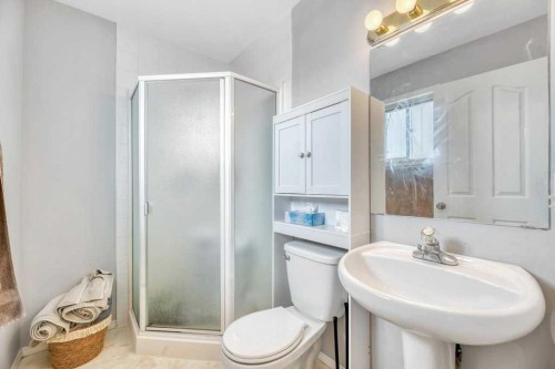 1905 Strathcona Terrace, Strathmore, AB - Indoor Photo Showing Bathroom