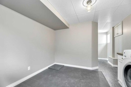 1905 Strathcona Terrace, Strathmore, AB - Indoor Photo Showing Laundry Room