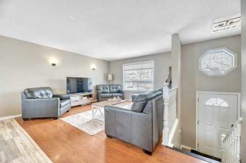 1905 Strathcona Terrace, Strathmore, AB - Indoor Photo Showing Living Room