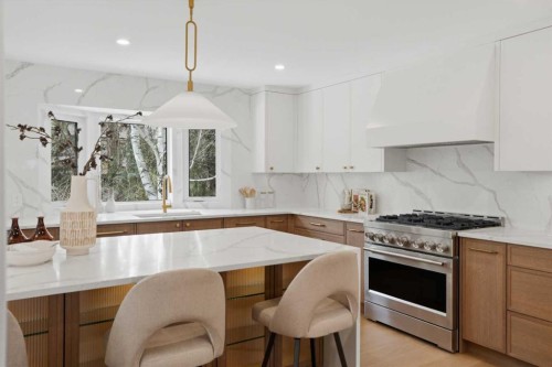 119 Canterville Road Sw, Calgary, AB - Indoor Photo Showing Kitchen With Upgraded Kitchen