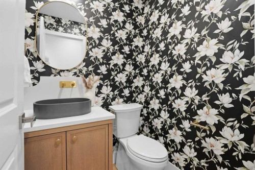 119 Canterville Road Sw, Calgary, AB - Indoor Photo Showing Bathroom